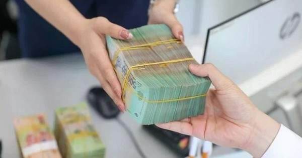 Lãi suất tiết kiệm tăng, lượng tiền gửi ở ngân hàng đạt con số chưa từng có