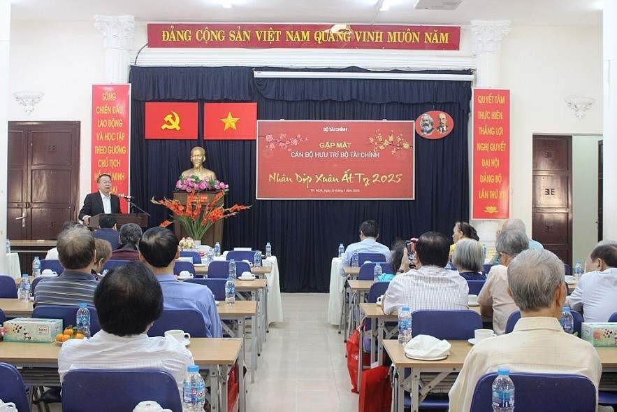 Bộ Tài chính gặp mặt cán bộ hưu trí khu vực phía Nam nhân dịp Xuân Ất Tỵ 2025