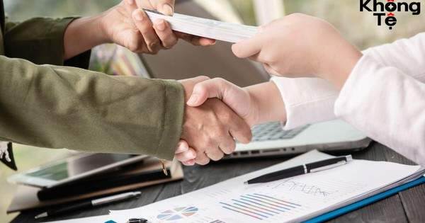 Vay ngân hàng đôi khi còn không áp lực bằng nợ bạn bè vì sợ “người ta nghĩ mình chưa trả nợ mà vẫn tiêu xài”