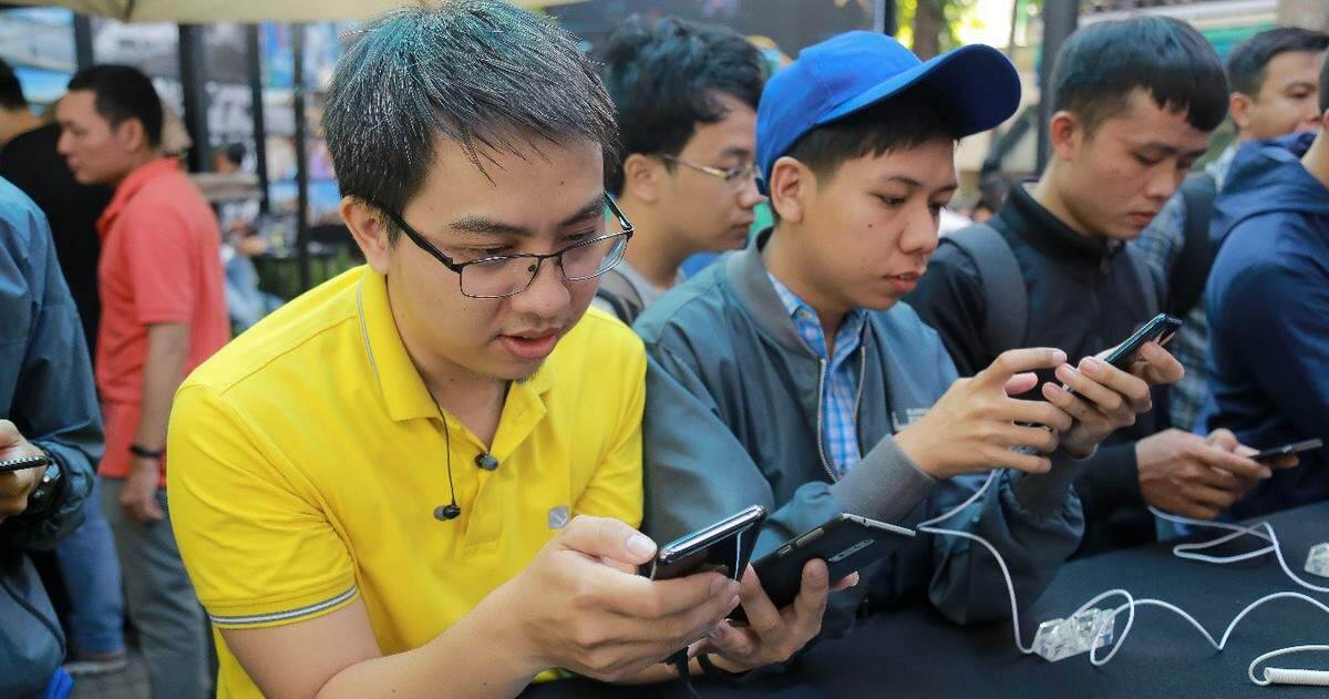 Dân công nghệ hào hứng trải nghiệm sạc nhanh SuperVOOC