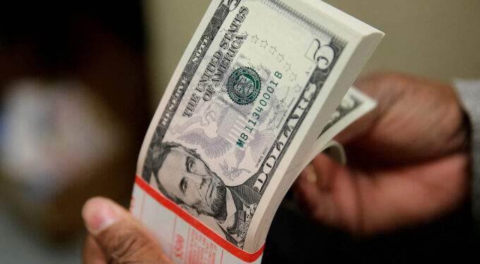 Dollar drops against dong - VnExpress International