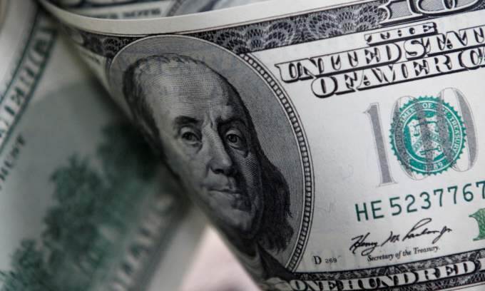 Dollar rises slightly against dong