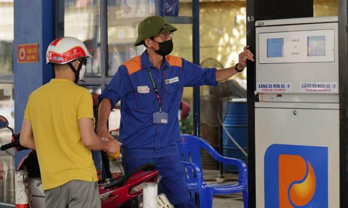 Fuel prices drop - VnExpress International