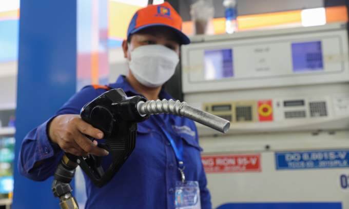Gasoline price jumps to 6-month high
