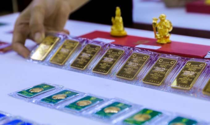 Gold edges lower - VnExpress International