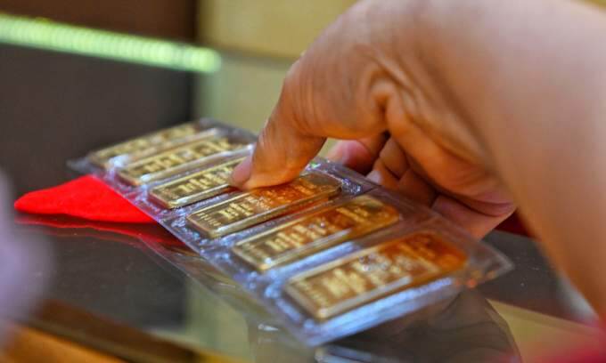 Gold price rises amid strong global demand