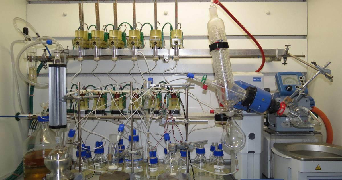 Hệ thống “chemputer” mới có thể cách mạng hóa sản xuất thuốc