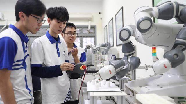 Lần đầu tiên tại Việt Nam có trường đại học công nghệ miễn học phí, cấp sinh hoạt phí cho học viên và nghiên cứu sinh