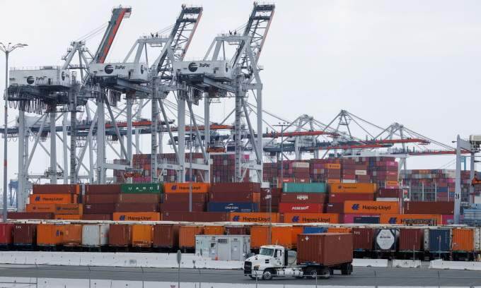 Quiz: Which country exports the most goods to US?