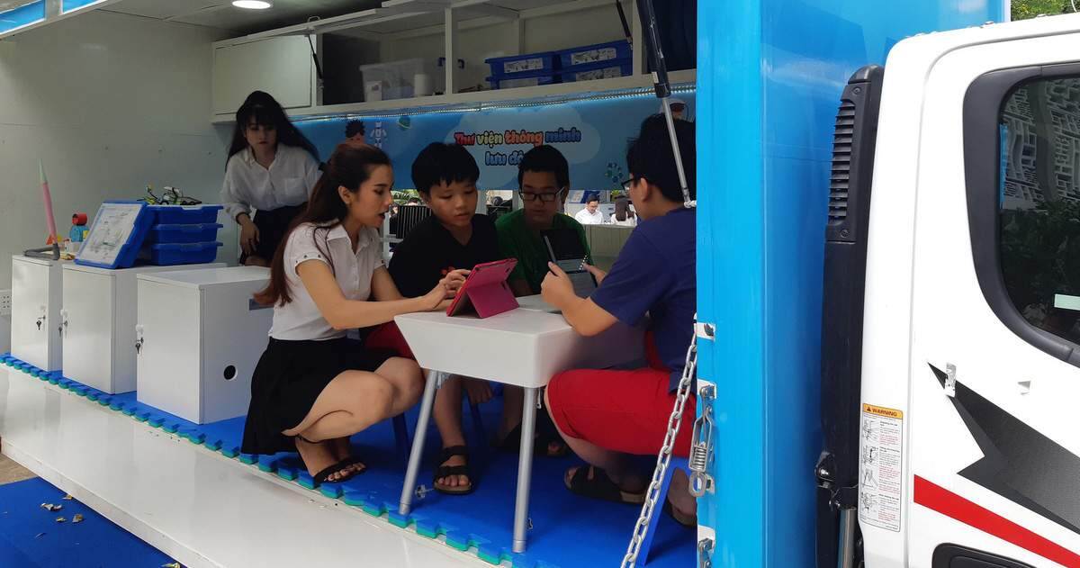 Ra mắt thư viện thông minh lưu động 6 Ra mắt thư viện thông minh lưu động