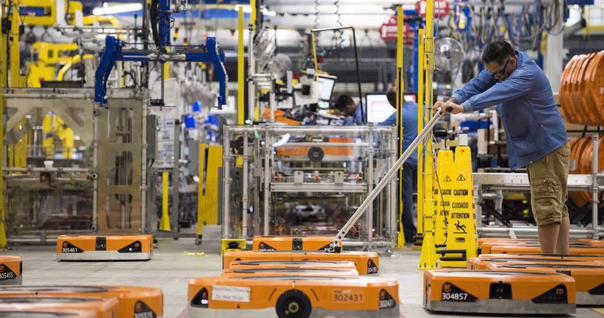 Robot làm thủng hộp thuốc diệt côn trùng, 24 nhân viên Amazon nhập viện
