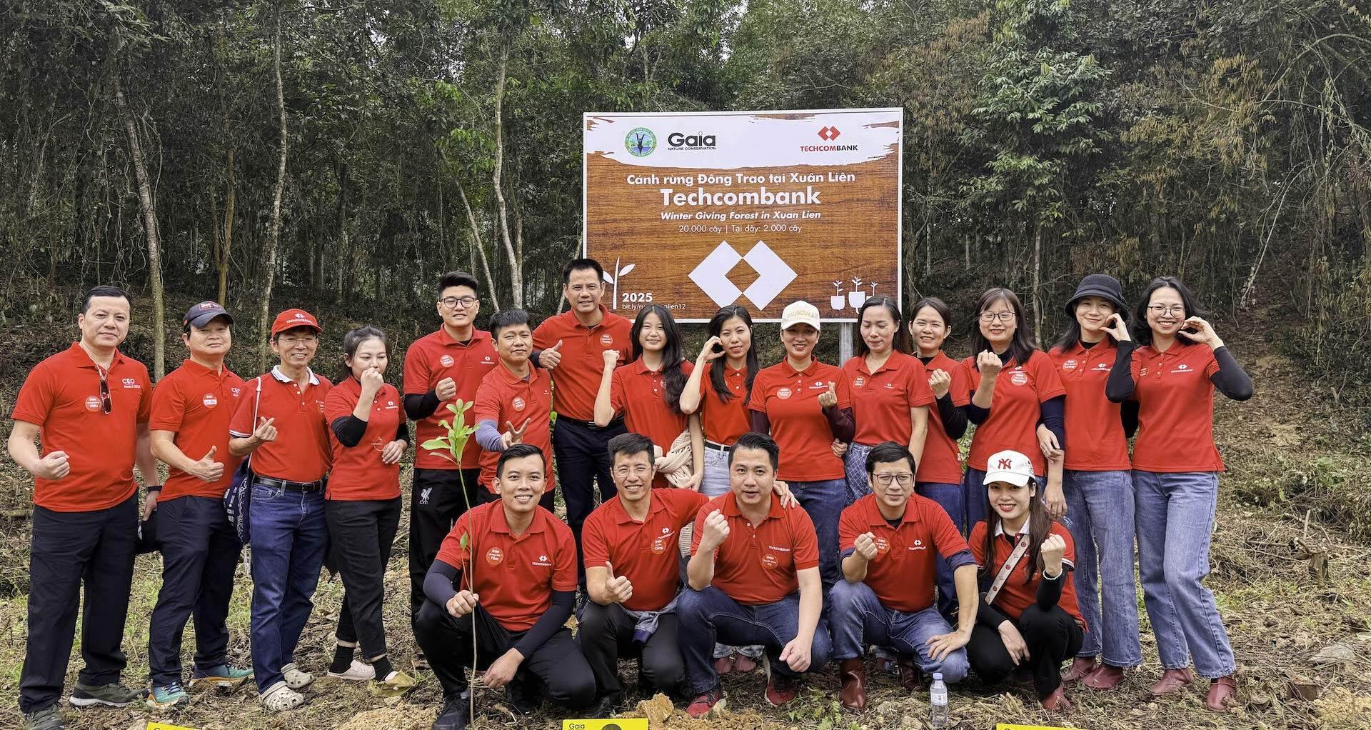 Techcombank tham gia trồng 20.000 cây xanh, hưởng ứng Tết trồng cây