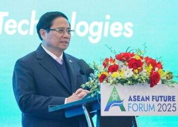 Thủ tướng "vừa ăn trưa vừa bàn việc" với các lãnh đạo ASEAN và các tập đoàn Intel, Nvidia và Huawei