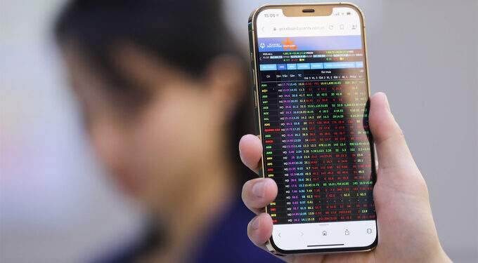 VN-Index tumbles as global stocks slump 1 VN-Index tumbles as global stocks slump
