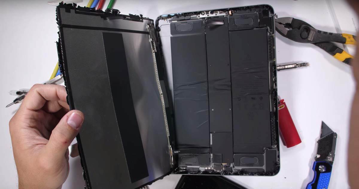 iPad Pro mới của Apple rất dễ bị bẻ gãy