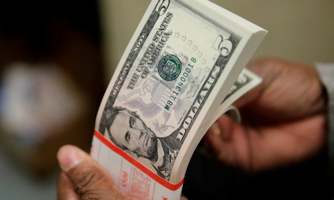 Black market dollar falls - VnExpress International
