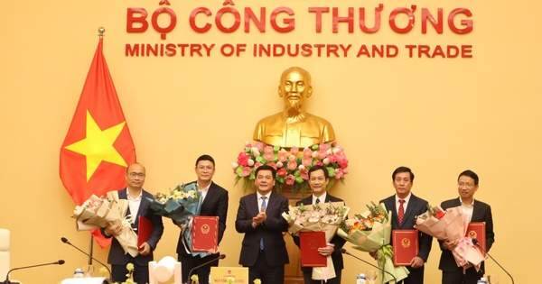 Bộ Công Thương điều động, thuyên chuyển hàng loạt nhân sự cấp Cục trưởng, Vụ trưởng
