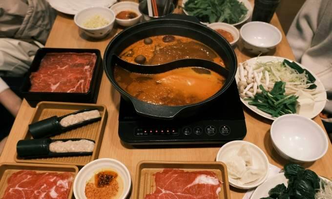 Chinese CEO faces backlash for saying 'poor people should not eat hotpot' 4 Chinese CEO faces backlash for saying 'poor people should not eat hotpot'