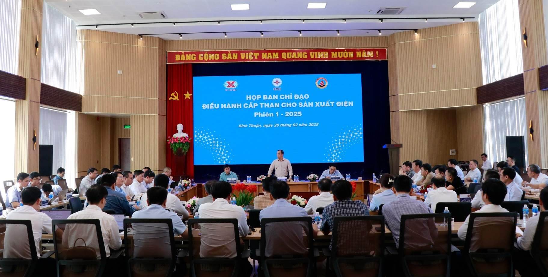 Đảm bảo đủ than cho phát điện mùa khô năm 2025