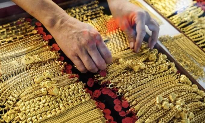 From jewelry to apps: Gold-loving Thais shift to digital platforms for trading