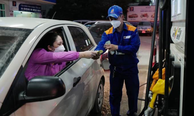 Gasoline prices plunge to 5-month low