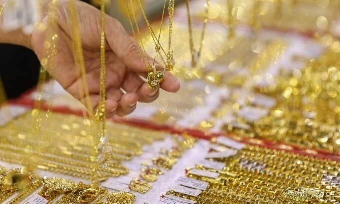 Gold prices extend record run with new highs