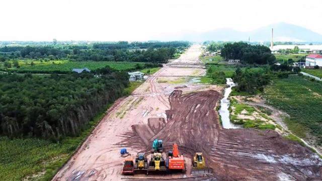 Nâng công suất các mỏ, gỡ điểm nghẽn nguyên vật liệu cho các dự án giao thông