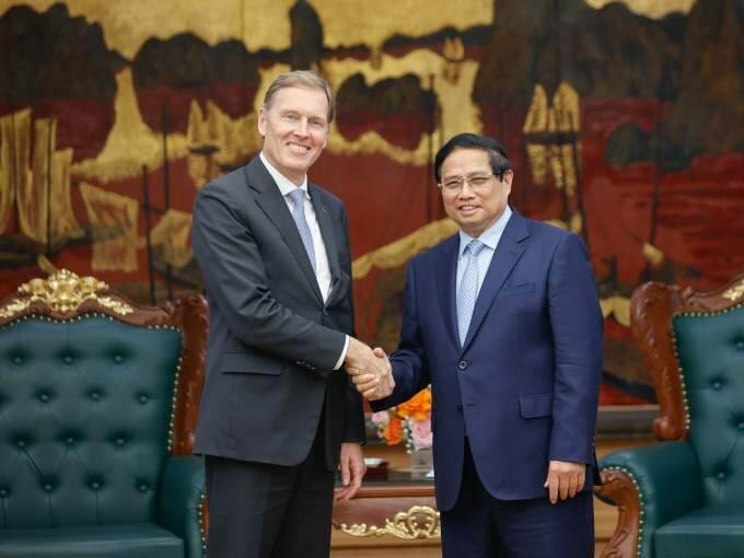 PM suggests Airbus help Vietnam in developing aviation ecosystem