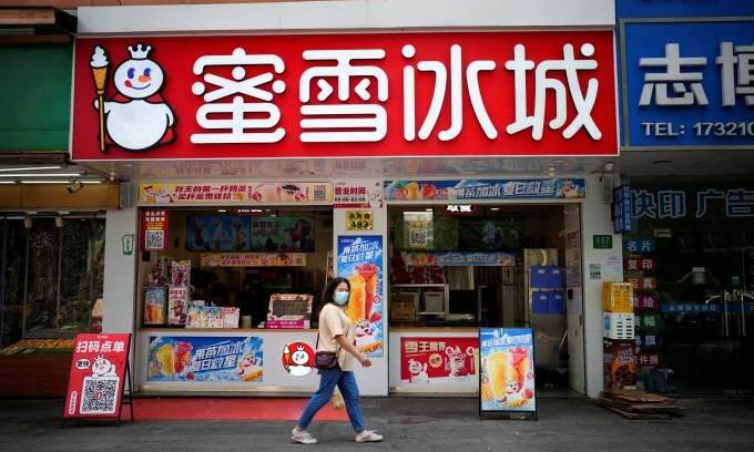 Shares of world's largest F&B chain Mixue jump nearly 30% in trading debut