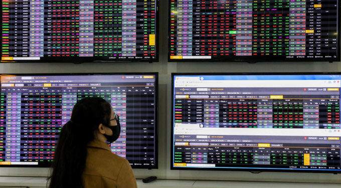 Stocks close 4th session in red