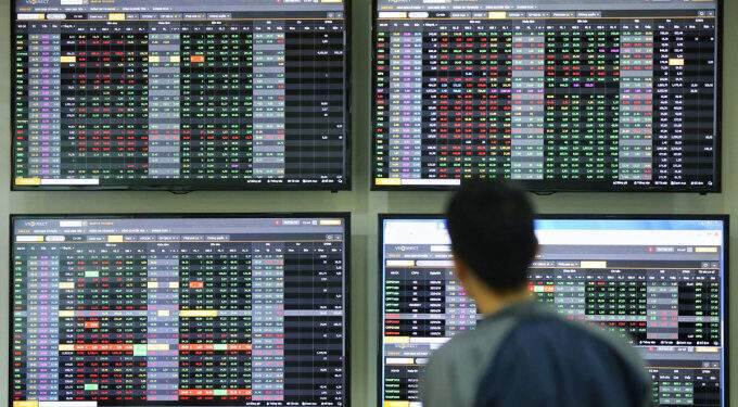 Stocks end 5-session gaining streak