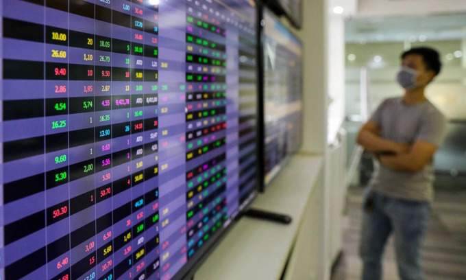 Stocks start week higher - VnExpress International