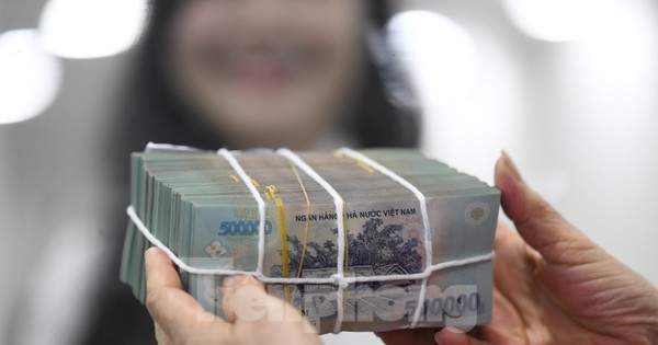 Ngân hàng nói lãi vay giảm, vì sao doanh nghiệp phải ‘vượt ngàn chông gai’?