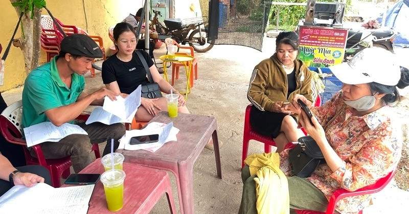 Dân trúng đất đấu giá ‘dài cổ’ chờ sổ đỏ, các ban ngành lý giải bất ngờ?
