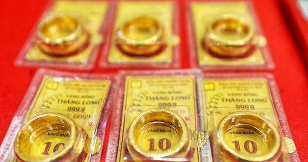 Giá vàng gần chạm 102 triệu đồng/lượng, phá kỷ lục chưa từng có, nhà đầu tư "nín thở" chờ đợi điều gì?