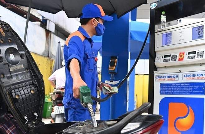 Dầu thô đột ngột giảm mạnh trước dịp đại lễ 30/4
