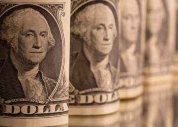 Dollar posts 3rd straight day gain against dong