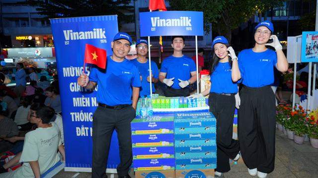 Hơn 150.000 sản phẩm Vinamilk tiếp sức các lực lượng, người dân tham gia đại lễ 30/4