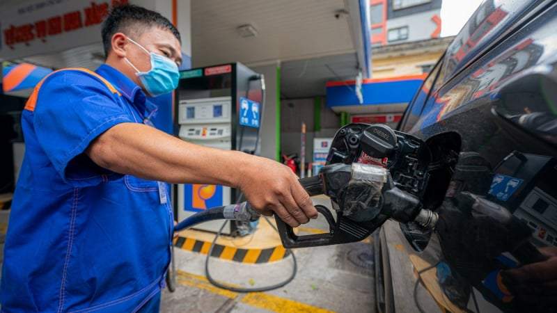 Lao dốc không phanh, giá xăng dầu giảm rất mạnh ngày đại lễ 30-4