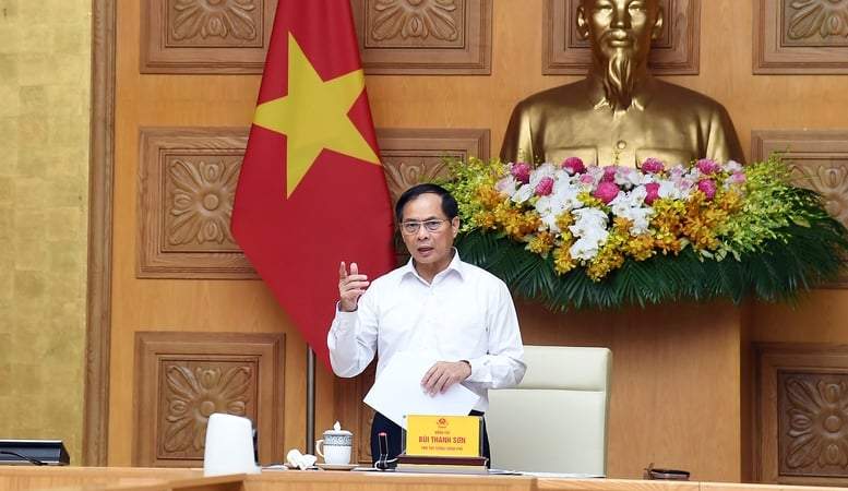 Phó Thủ tướng yêu cầu kiểm tra ngay khi người dân tố giác hành vi buôn bán hàng giả
