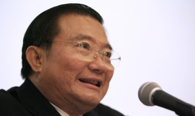 Shares linked to Thailand’s second richest man Charoen Sirivadhanabhakdi stuck at year’s lowest after stake transfer to heirs