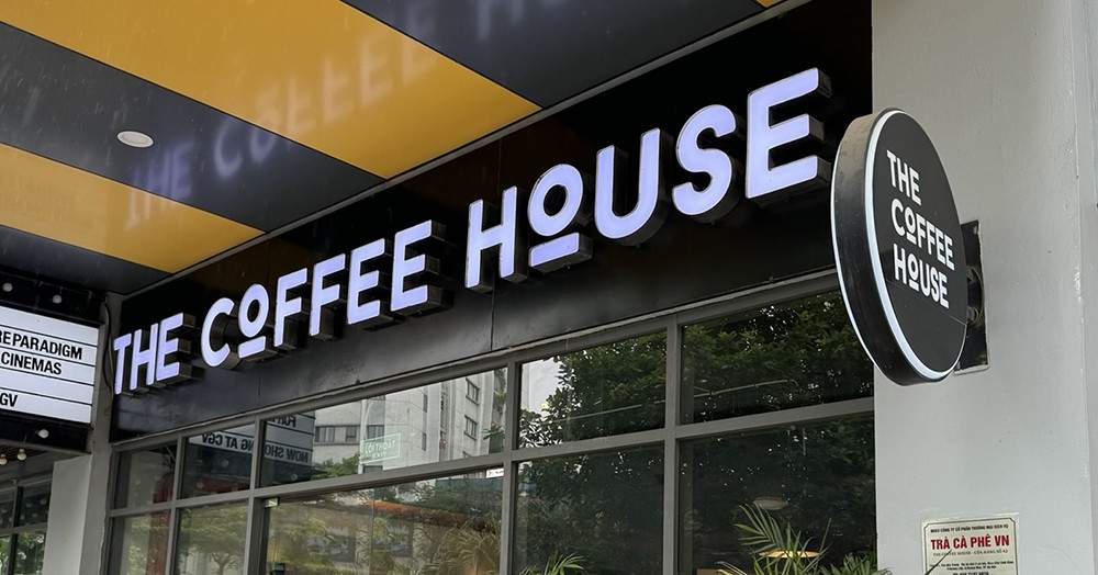 Tranh cãi việc The Coffee House bịt kín ổ cắm điện ‘đuổi khéo khách’