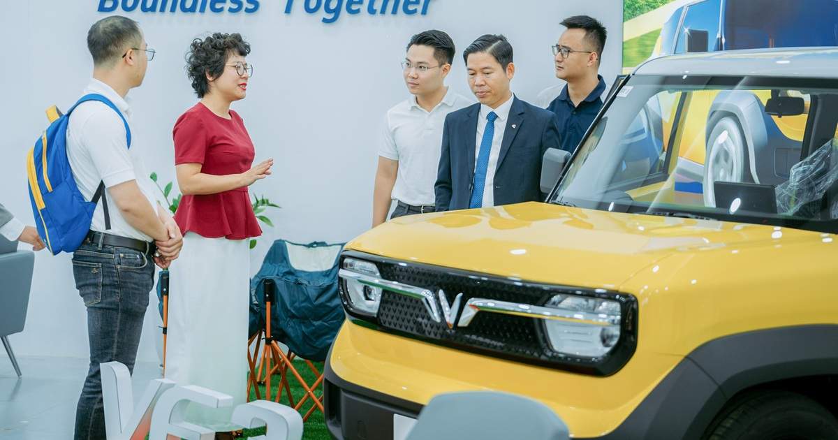 Xanh SM chính thức kết nối tài xế và mở bán 2 mẫu ô tô điện tại Lào