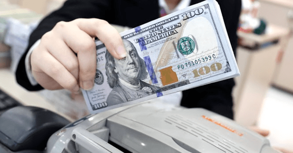 Đồng USD suy yếu, vì sao tỉ giá tại Việt Nam vẫn tăng?