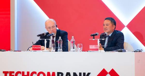 Cổ phiếu Techcombank lên cao nhất lịch sử sau 'cam kết 20 tỷ USD' của Chủ tịch Hồ Hùng Anh