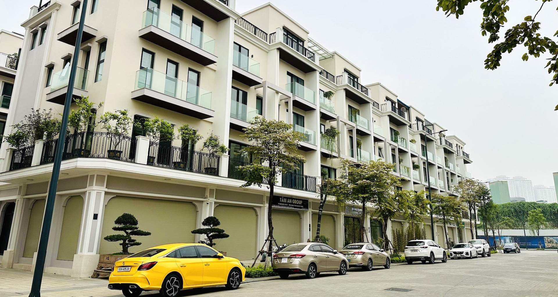 Giá nhà thấp tầng Hà Nội giảm vẫn neo gần 300 triệu/m2: Nhà giàu 'chùn tay'?