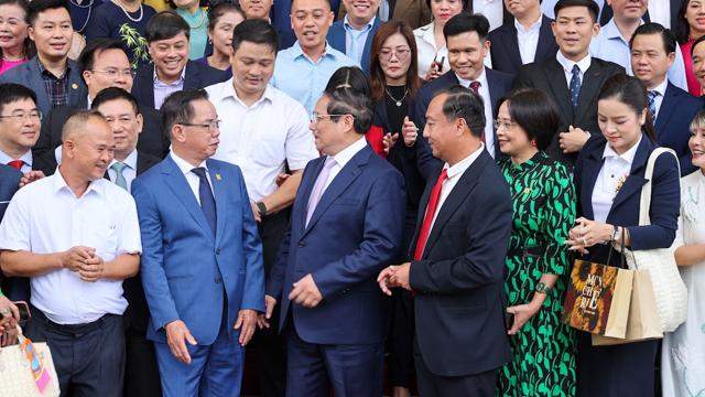 Chính phủ cam kết tháo gỡ loạt vướng mắc từ đất đai, thủ tục đến vốn và hạ tầng