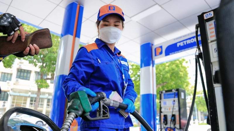 Giá xăng dầu hôm nay 31/5: Lao dốc không phanh