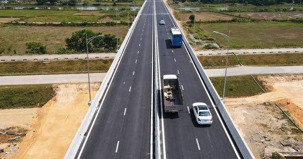 Một doanh nghiệp bán xăng lãi tăng vọt, chia cổ tức kỷ lục, cổ phiếu từng tăng phi mã 3.500%
