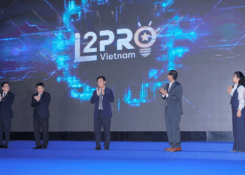 Các đại biểu thực hiện nghi thức ra mắt Nền tảng đào tạo sở hữu trí tuệ trực tuyến phi lợi nhuận L2Pro.